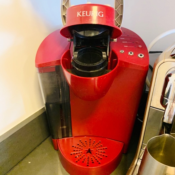 Keurig | K Classic Coffee Maker - Picture 4 of 7